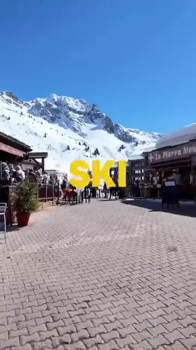 La station de La Plagne au soleil, extrait de la vidéo souvenir Ski Latino 2026