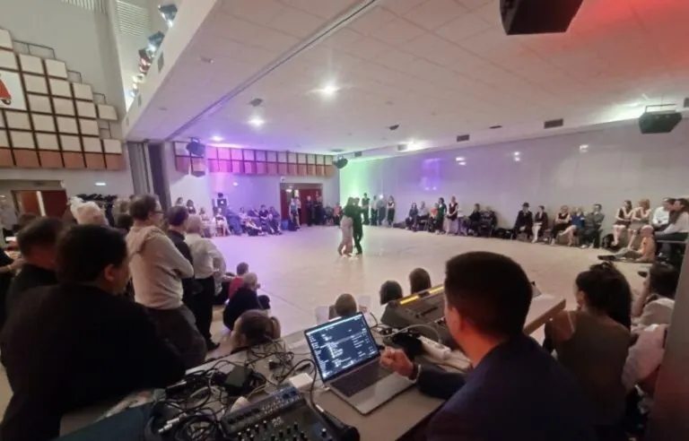 Une soirée dansante dans la grande salle