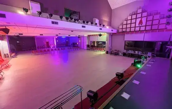 La salle de danse et son grand parquet, salle des congrès de La Plagne Bellecôte